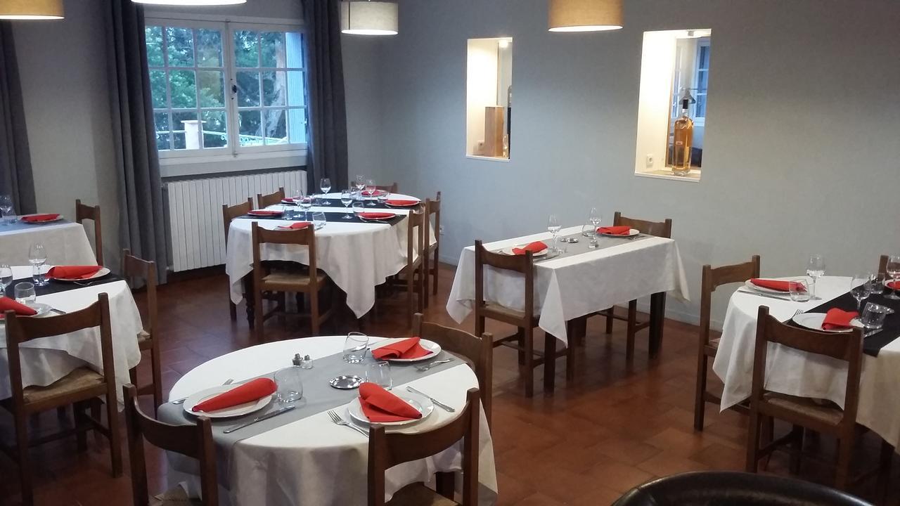 Hotel Restaurant Les 3 Chenes Fréjus Exterior foto