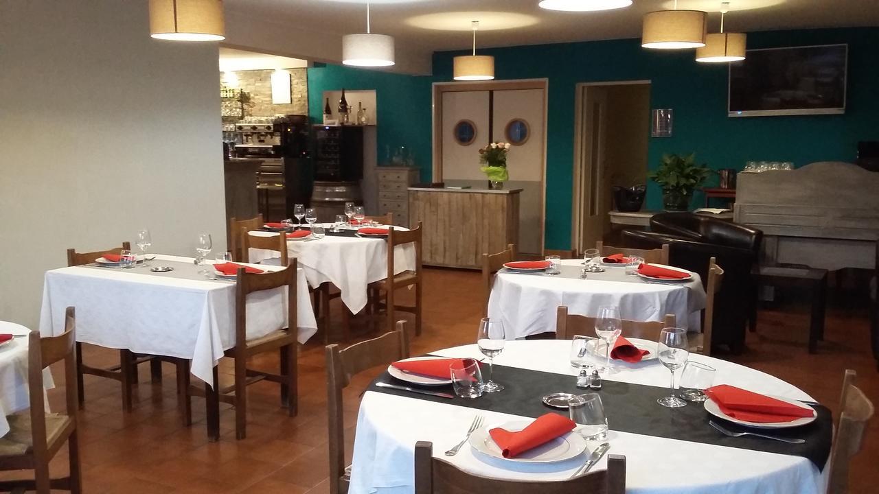 Hotel Restaurant Les 3 Chenes Fréjus Exterior foto