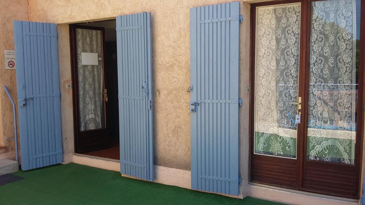 Hotel Restaurant Les 3 Chenes Fréjus Exterior foto